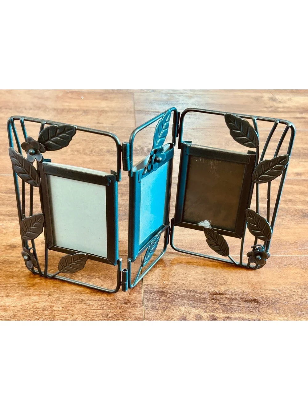 Triple Frame Decorative Photo Frame with Leaf and Flower Metal Accents